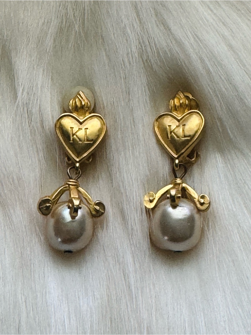 Authentic Vintage Karl Lagerfeld   Gold Heart Pearl Drop Earrings
